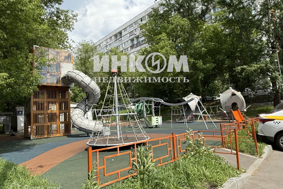 Продаётся 4-комнатная квартира, 63.7 м²