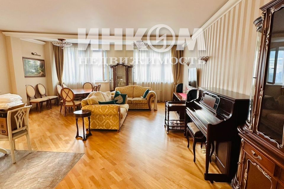 Сдаётся 4-комнатная квартира, 152 м²