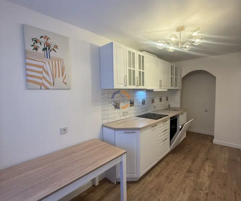 Продаётся 4-комнатная квартира, 70.6 м²