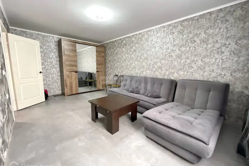 Продаётся 1-комнатная квартира, 42 м²