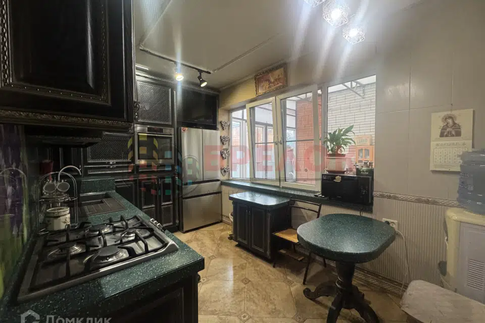 Продаётся 2-этажный дом, 450 м²