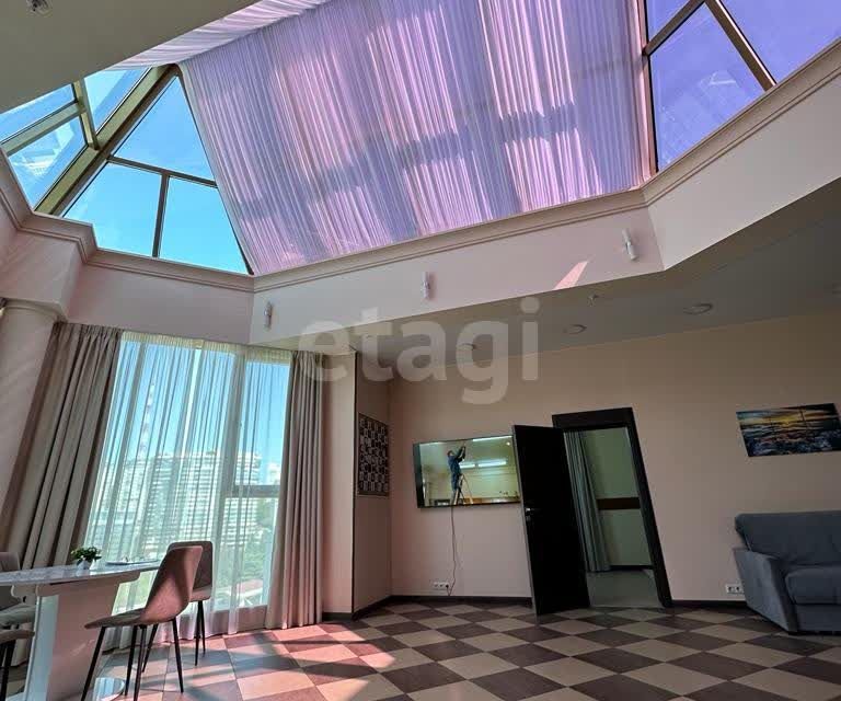 Сдаётся 2-комнатная квартира, 132 м²