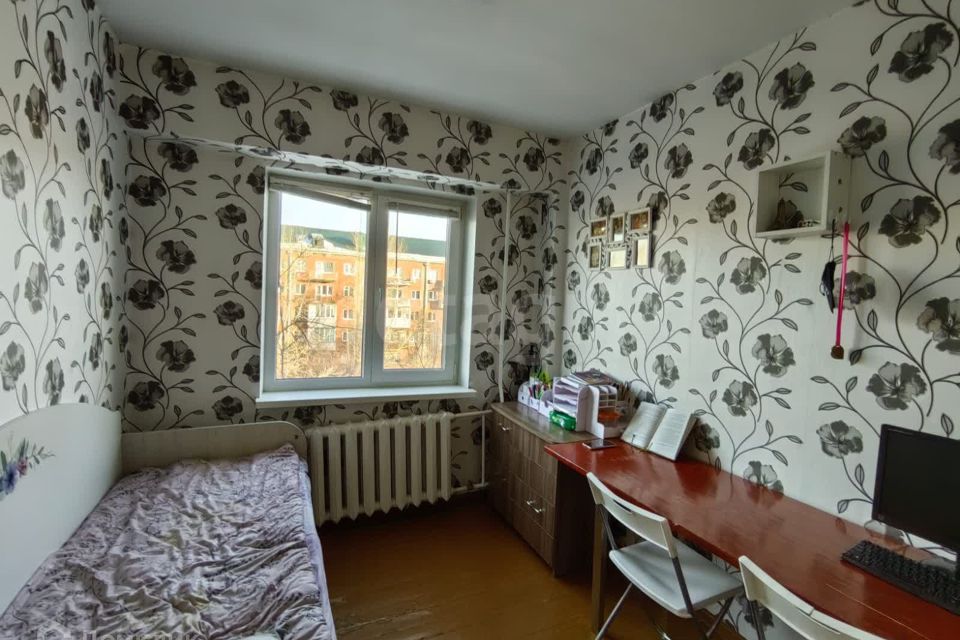 Продаётся 4-комнатная квартира, 58 м²