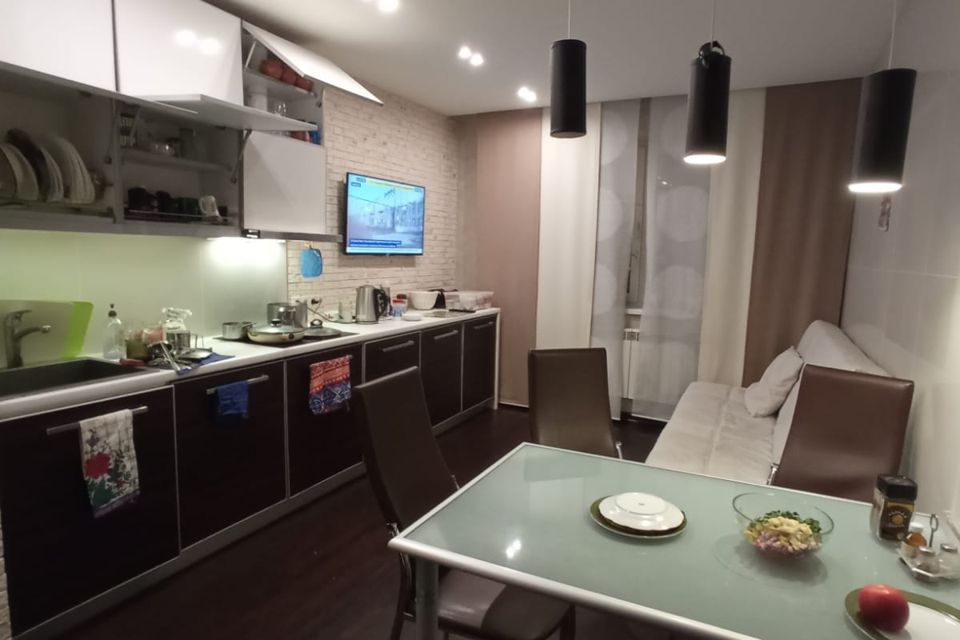 Сдаётся комната в 1-комн. квартире, 90 м²