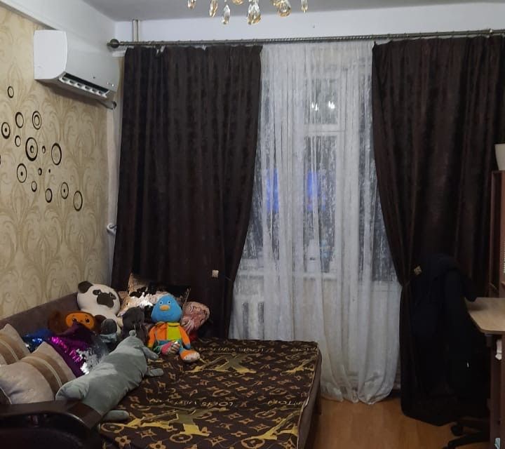 Продаётся 4-комнатная квартира, 100 м²