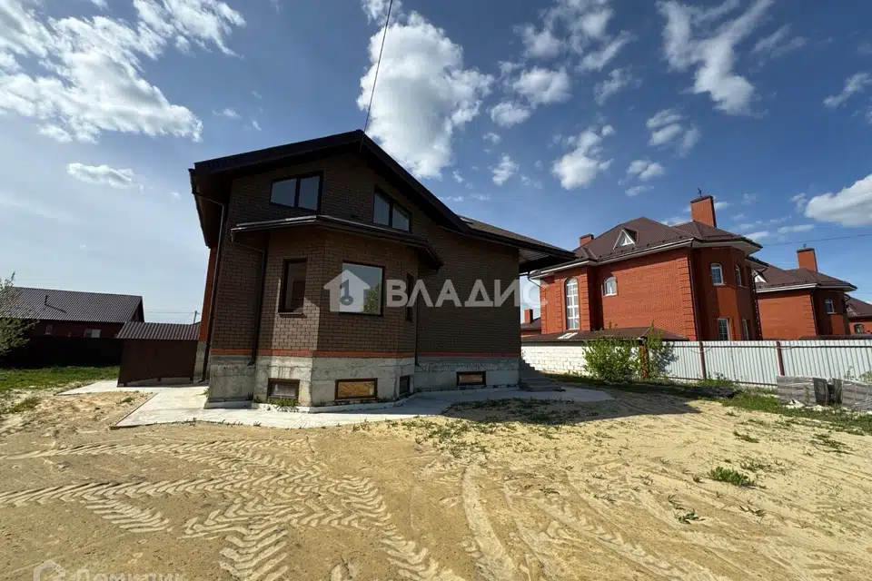 Продаётся 3-этажный дом, 339.8 м²