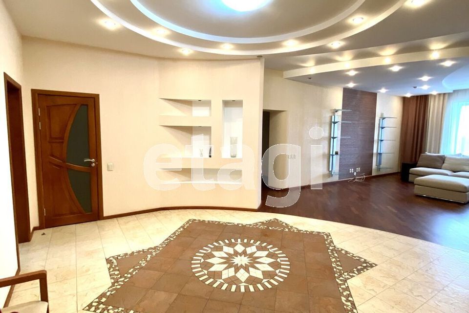 Продаётся 4-комнатная квартира, 156.4 м²