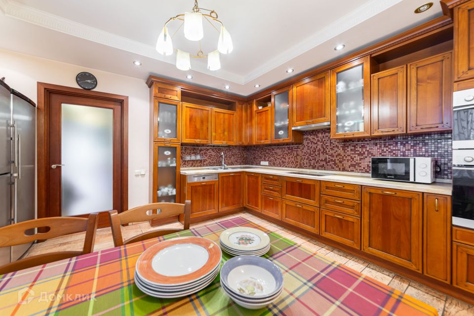 Продаётся 5-комнатная квартира, 177 м²