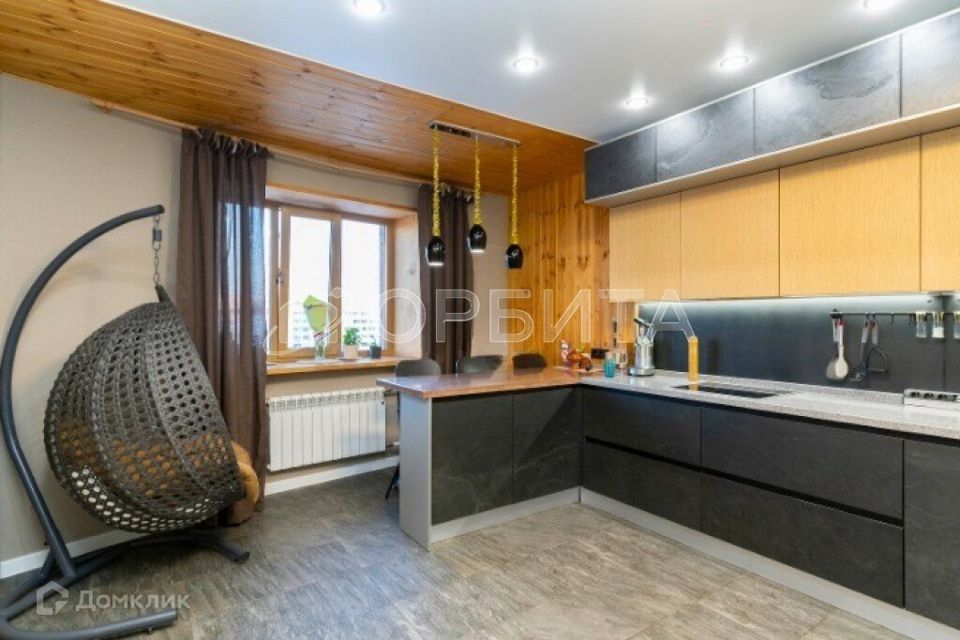 Продаётся 4-комнатная квартира, 136.8 м²
