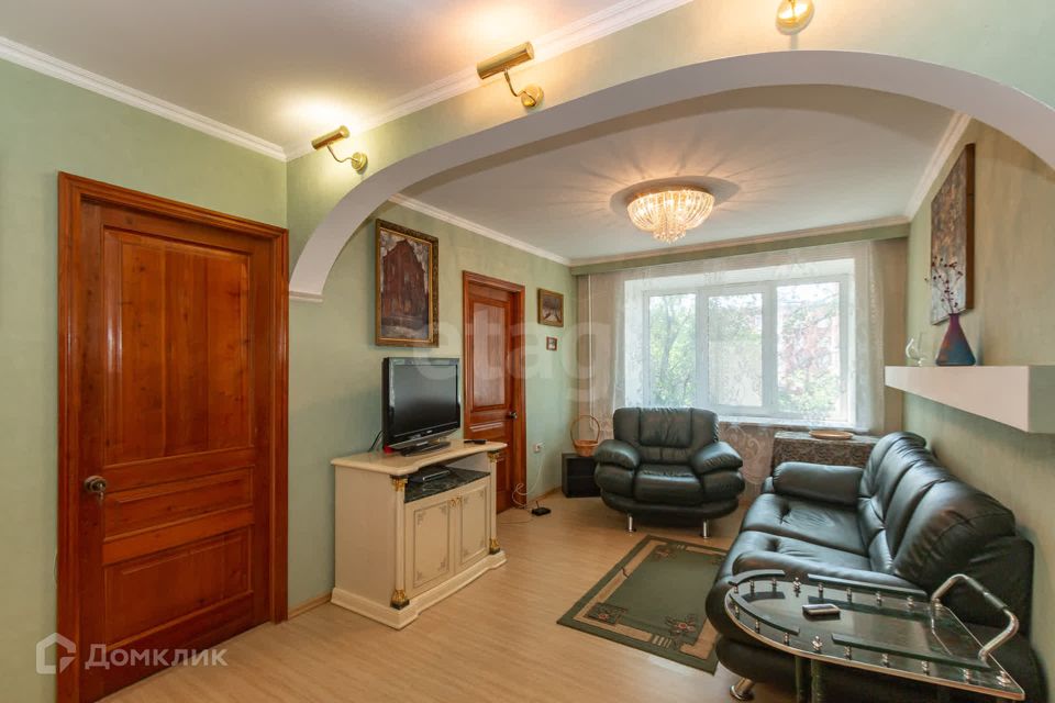 Продаётся 4-комнатная квартира, 61 м²