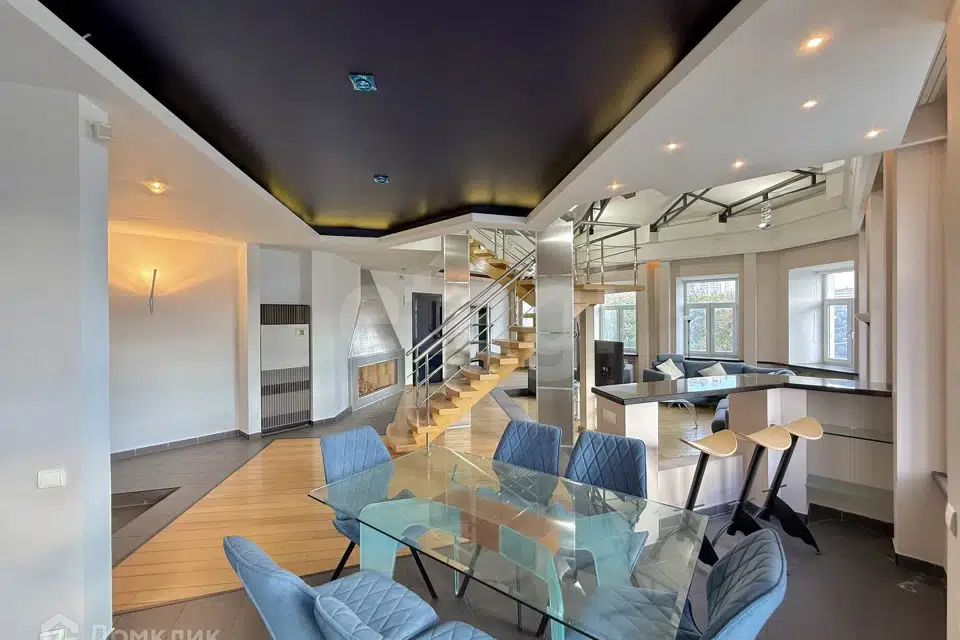 Продаётся 4-комнатная квартира, 255 м²