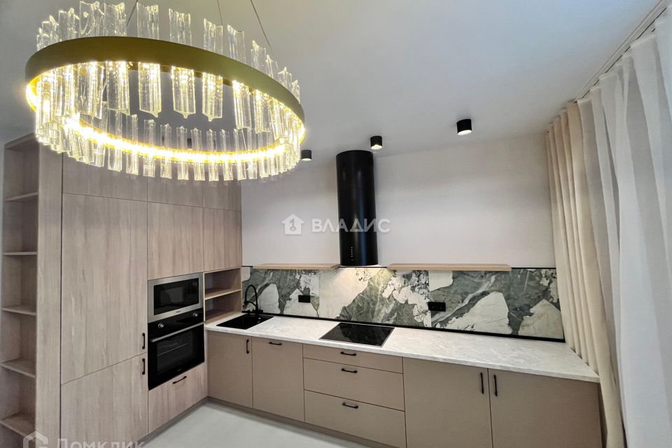 Продаётся 3-комнатная квартира, 107 м²