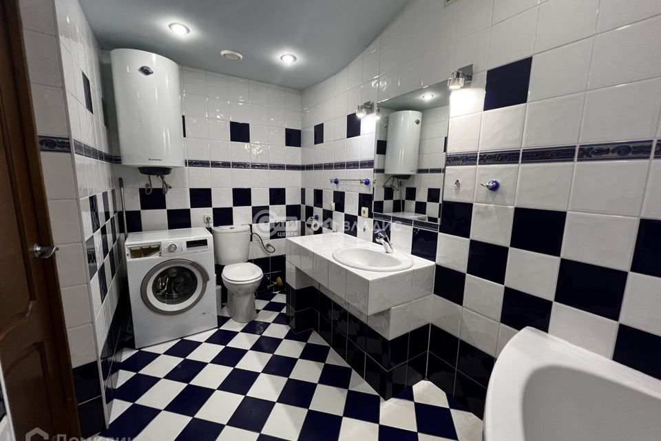 Продаётся 3-комнатная квартира, 128 м²