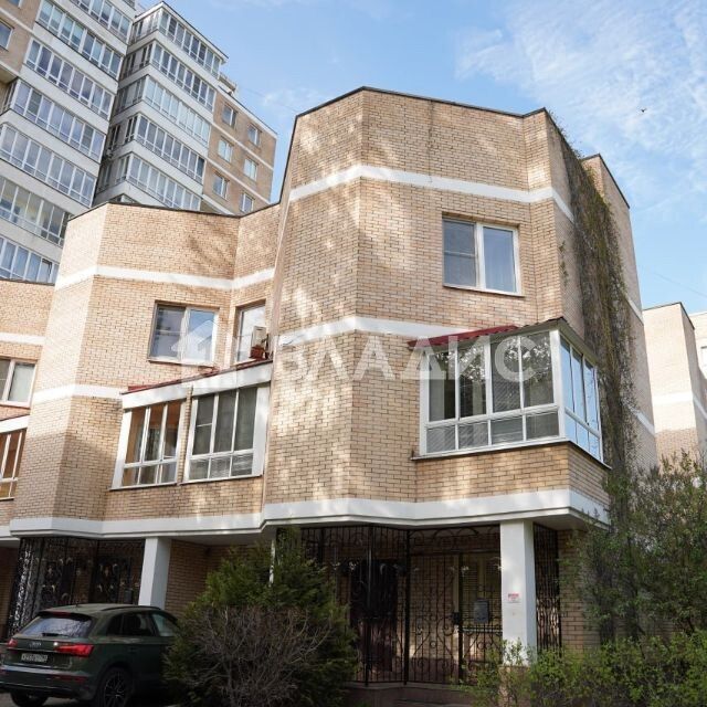 Продаётся 3-комнатная квартира, 220 м²