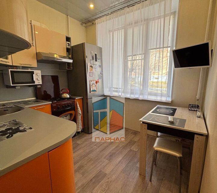 Продаётся 3-комнатная квартира, 51.9 м²