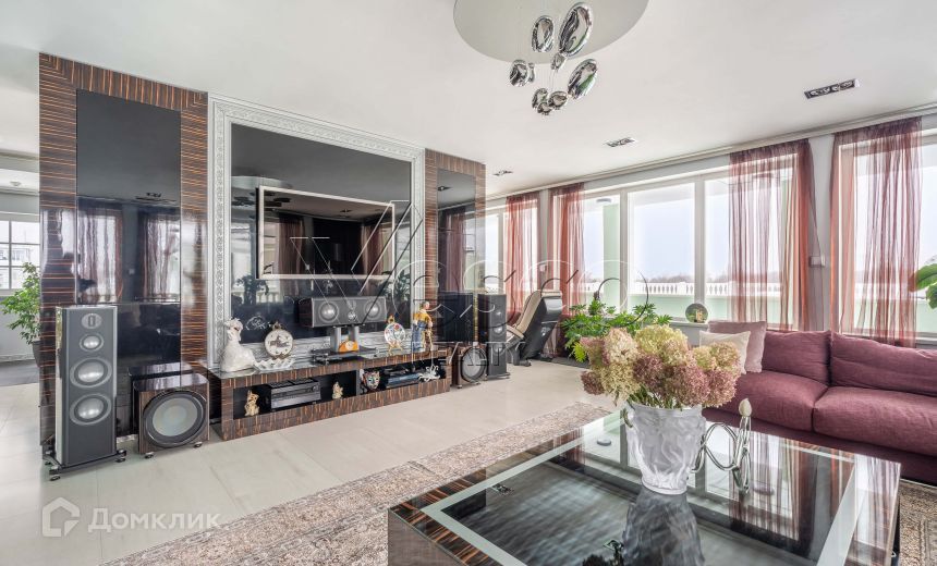 Продаётся 6-комнатная квартира, 340 м²