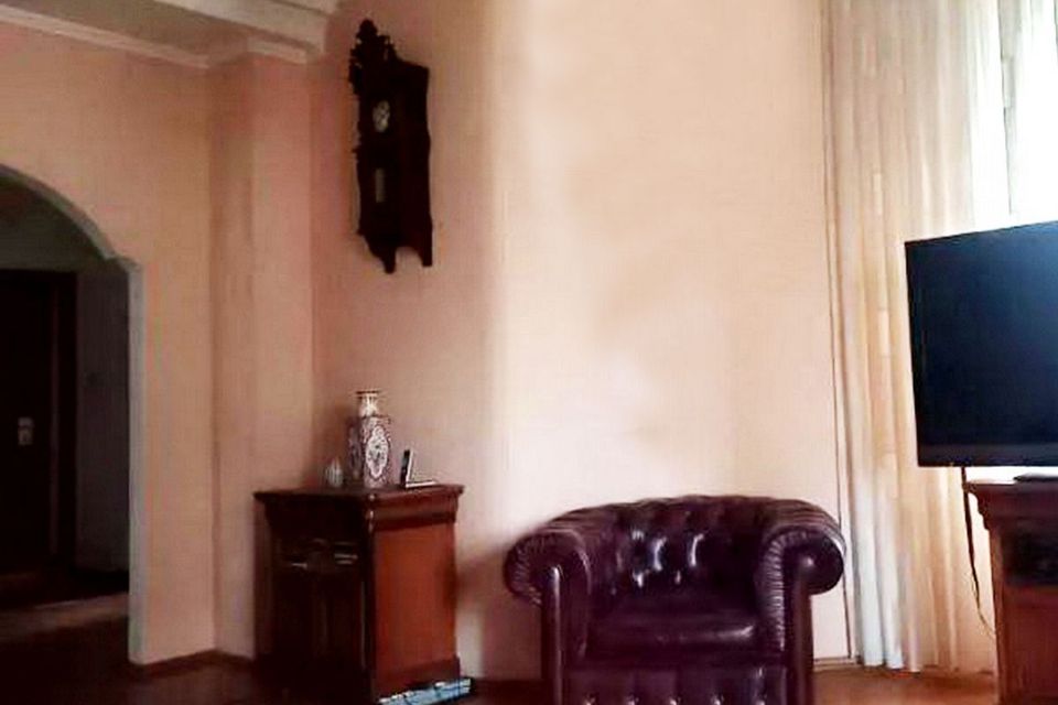 Продаётся 4-комнатная квартира, 152.9 м²