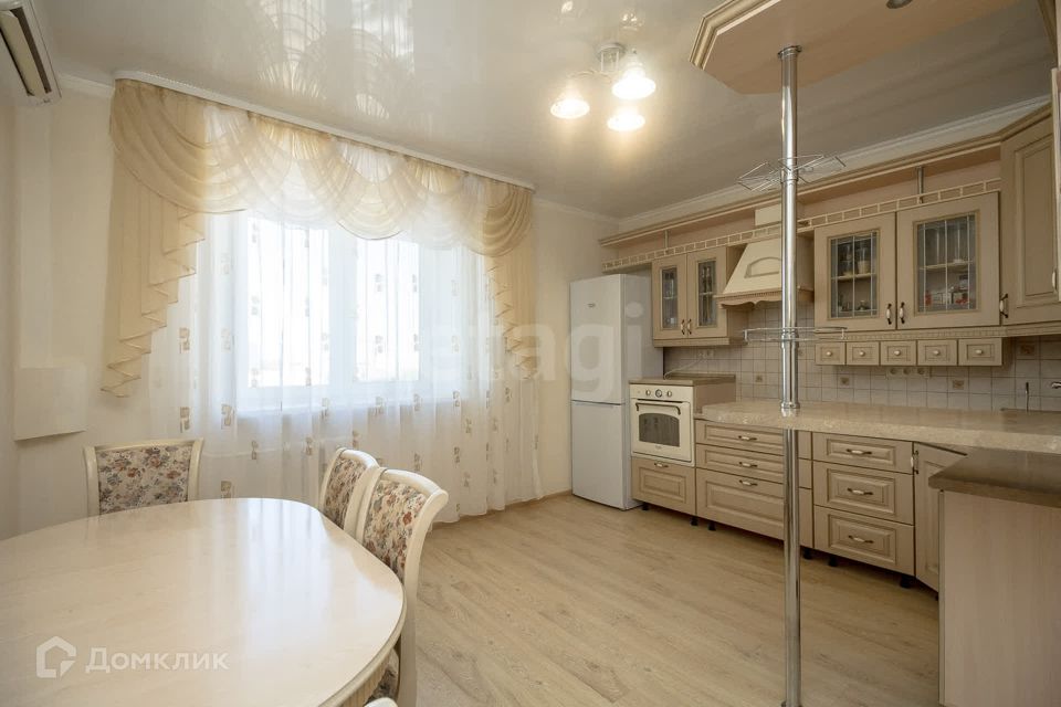 Продаётся 3-комнатная квартира, 111.7 м²