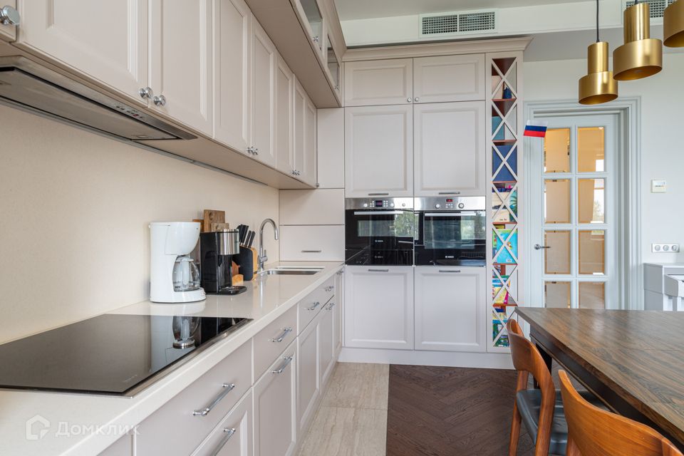 Продаётся 3-комнатная квартира, 107 м²