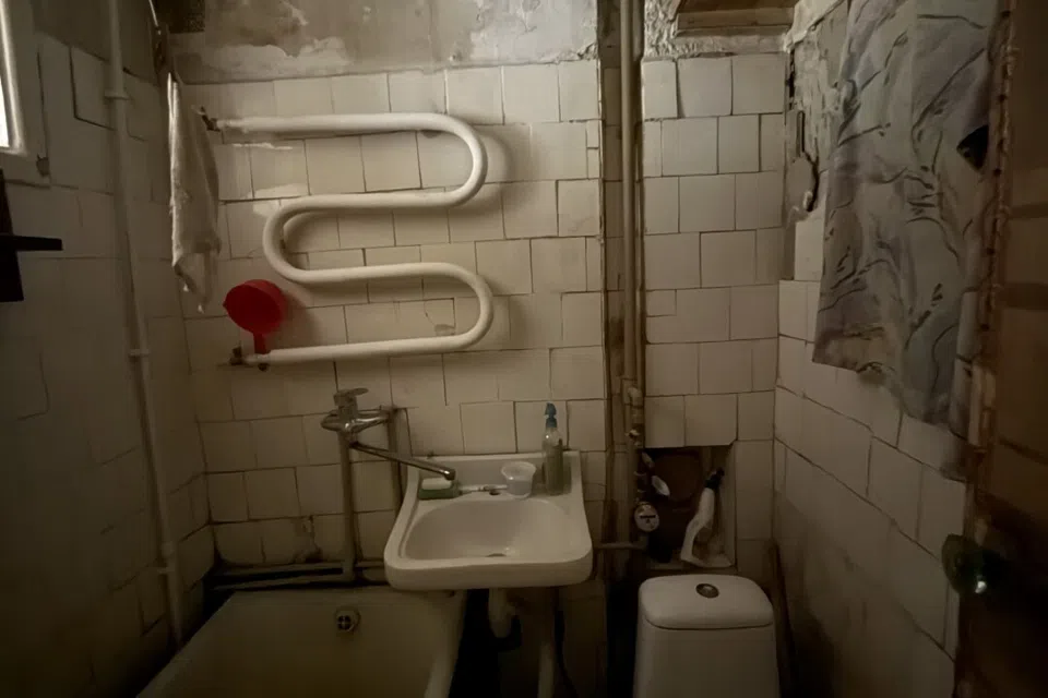 Продаётся 3-комнатная квартира, 48.3 м²