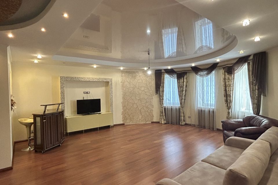 Продаётся 5-комнатная квартира, 183 м²