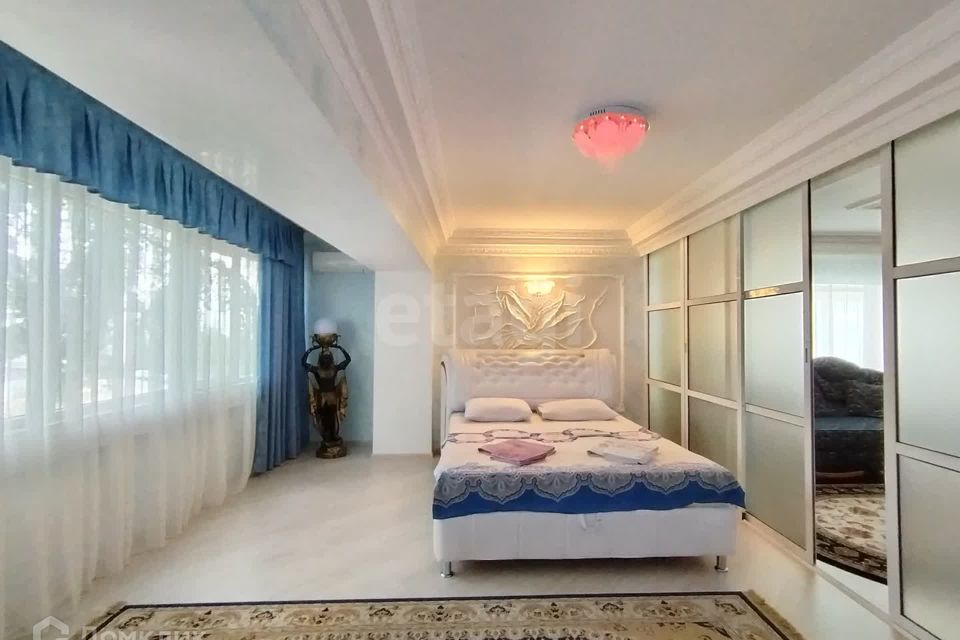 Продаётся 3-комнатная квартира, 120 м²