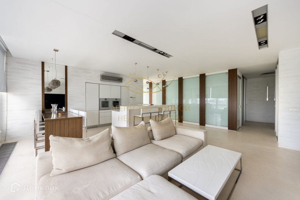 Продаётся 3-комнатная квартира, 143 м²