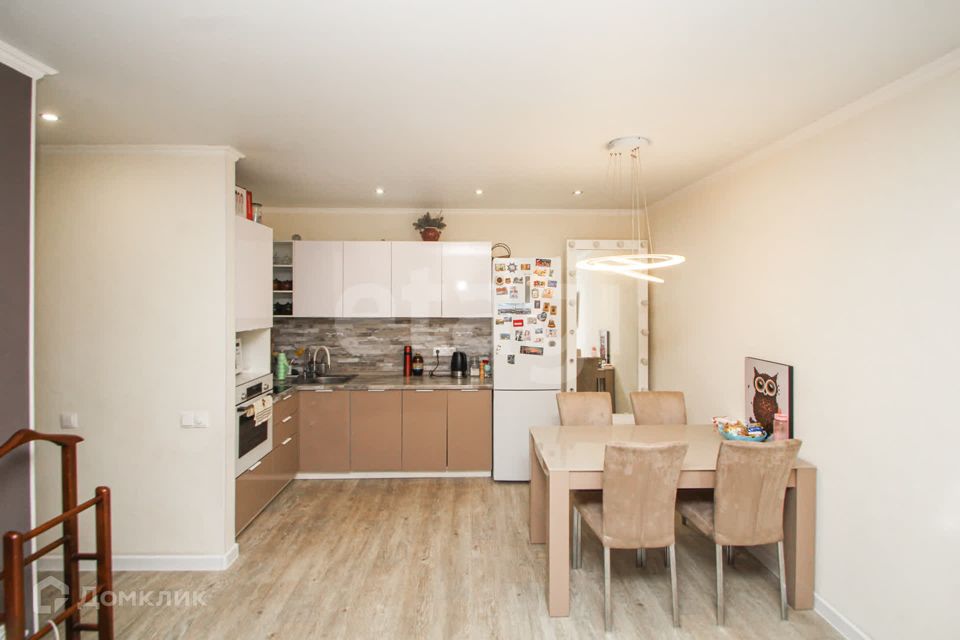 Продаётся 2-комнатная квартира, 55.6 м²