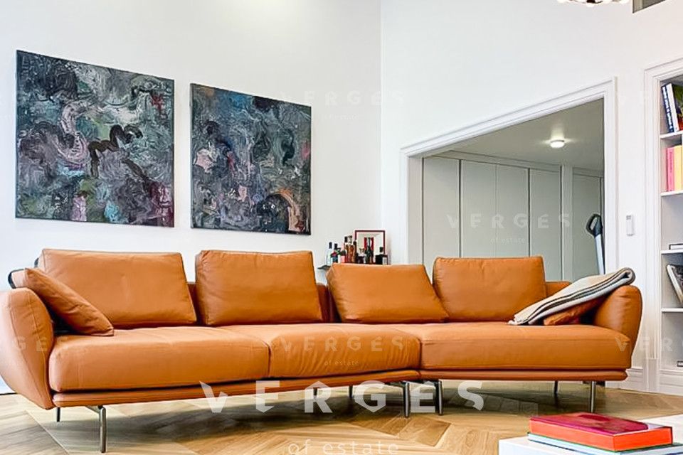 Продаётся 6-комнатная квартира, 385 м²