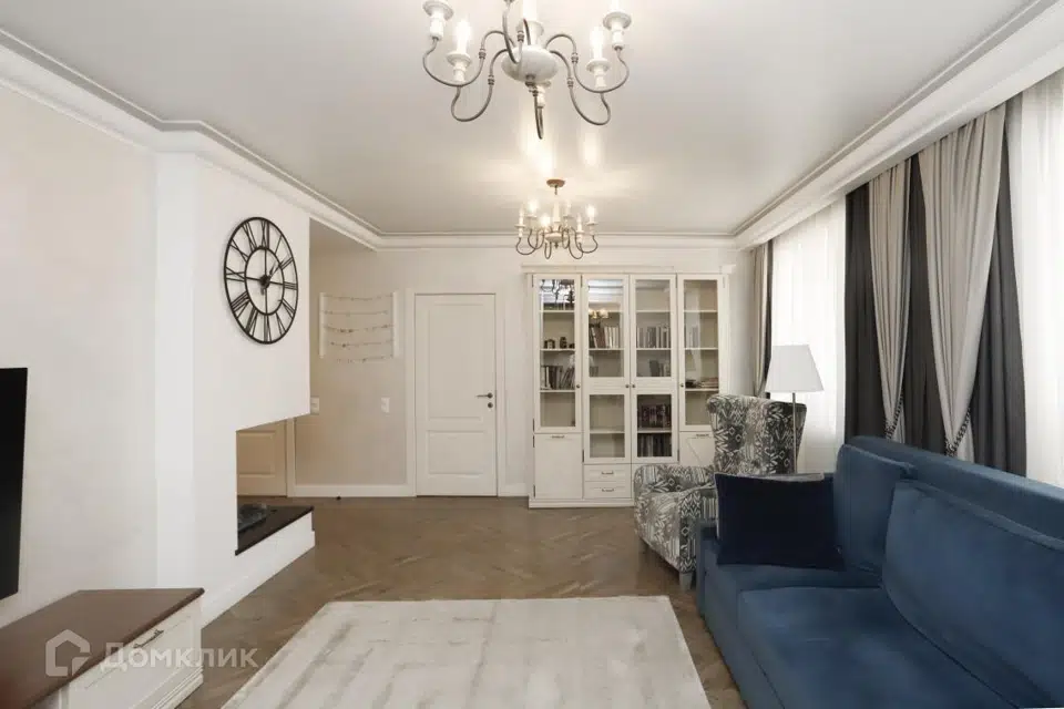 Продаётся 4-комнатная квартира, 132.2 м²