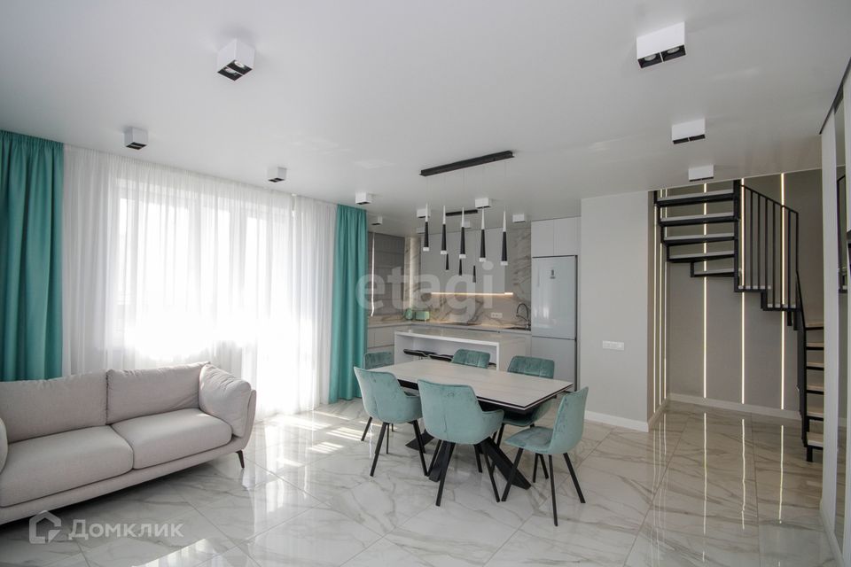 Продаётся 4-комнатная квартира, 135 м²