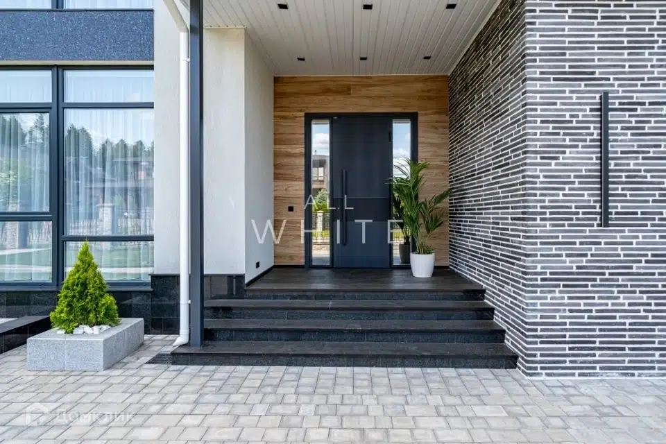 Продаётся 3-этажный дом, 600 м²