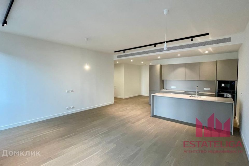 Продаётся 3-комнатная квартира, 121.7 м²