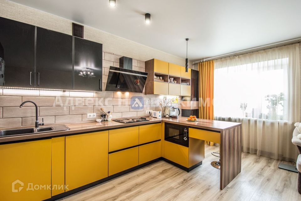 Продаётся 3-комнатная квартира, 105.4 м²