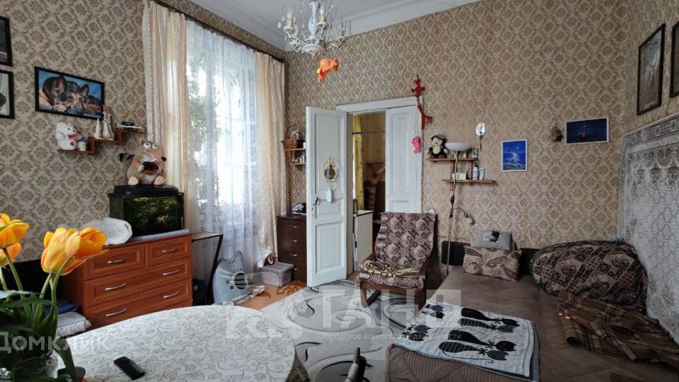 Продаётся 2 комнаты в 12-комн. квартире, 16.4 м²