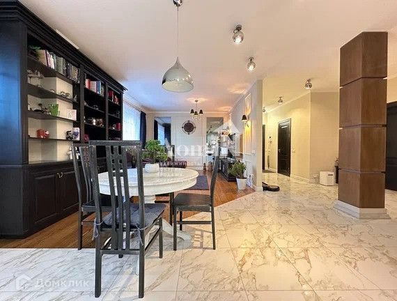 Продаётся 3-комнатная квартира, 105 м²