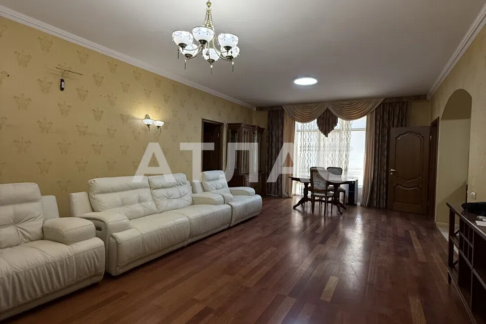 Продаётся 3-комнатная квартира, 104 м²