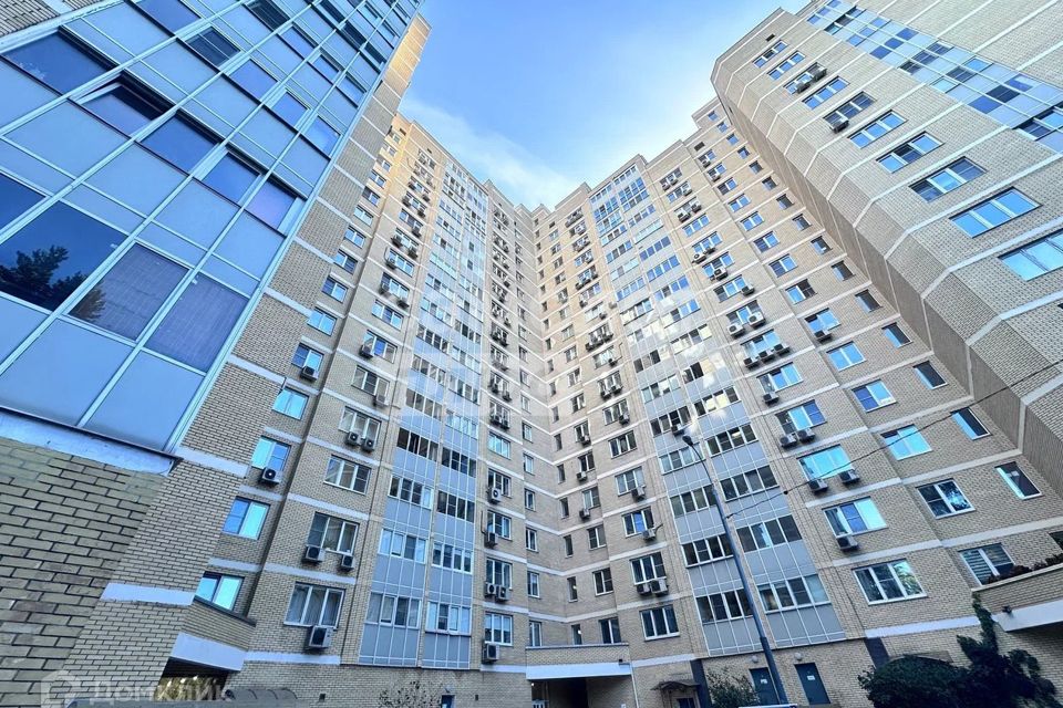 Продаётся 4-комнатная квартира, 141 м²