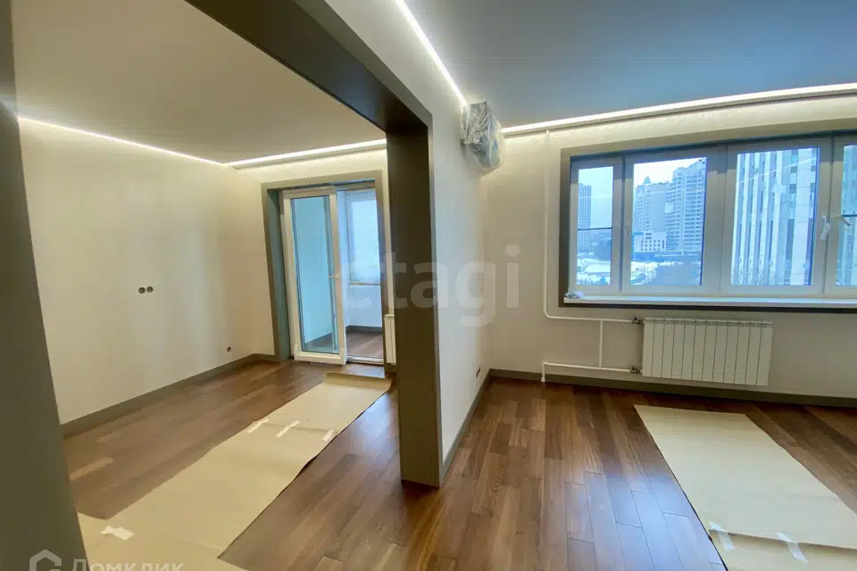 Продаётся 2-комнатная квартира, 90.9 м²
