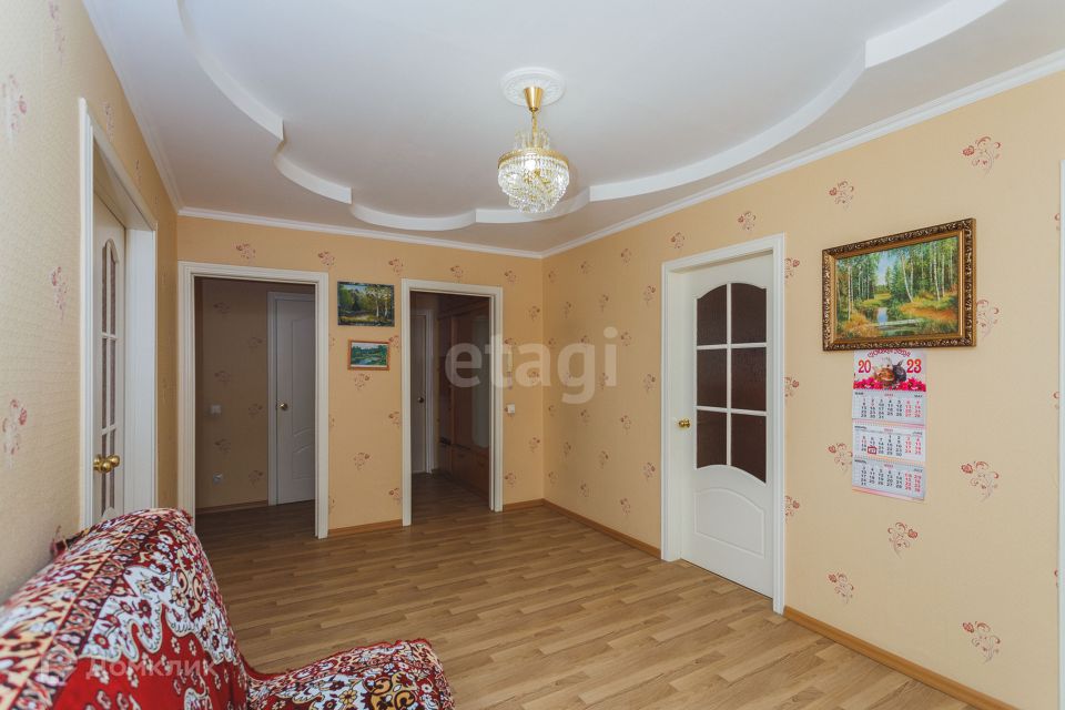 Продаётся 3-комнатная квартира, 108 м²