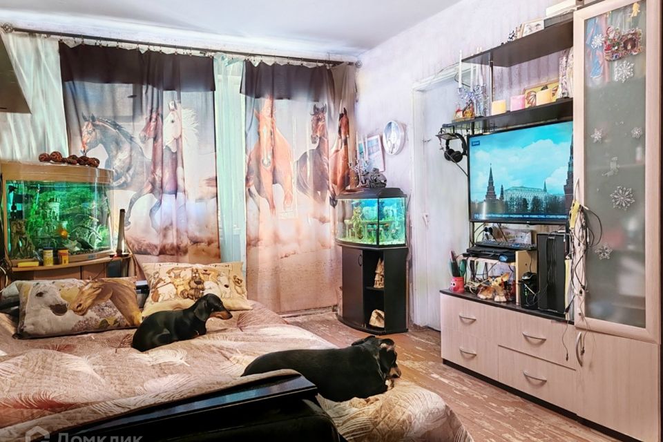 Продаётся 4-комнатная квартира, 61.4 м²
