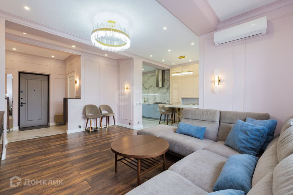 Продаётся 4-комнатная квартира, 170.5 м²