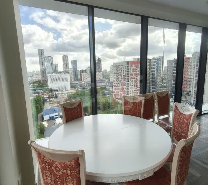 Продаётся 3-комнатная квартира, 111 м²