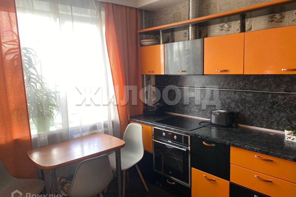 Продаётся 4-комнатная квартира, 75.8 м²
