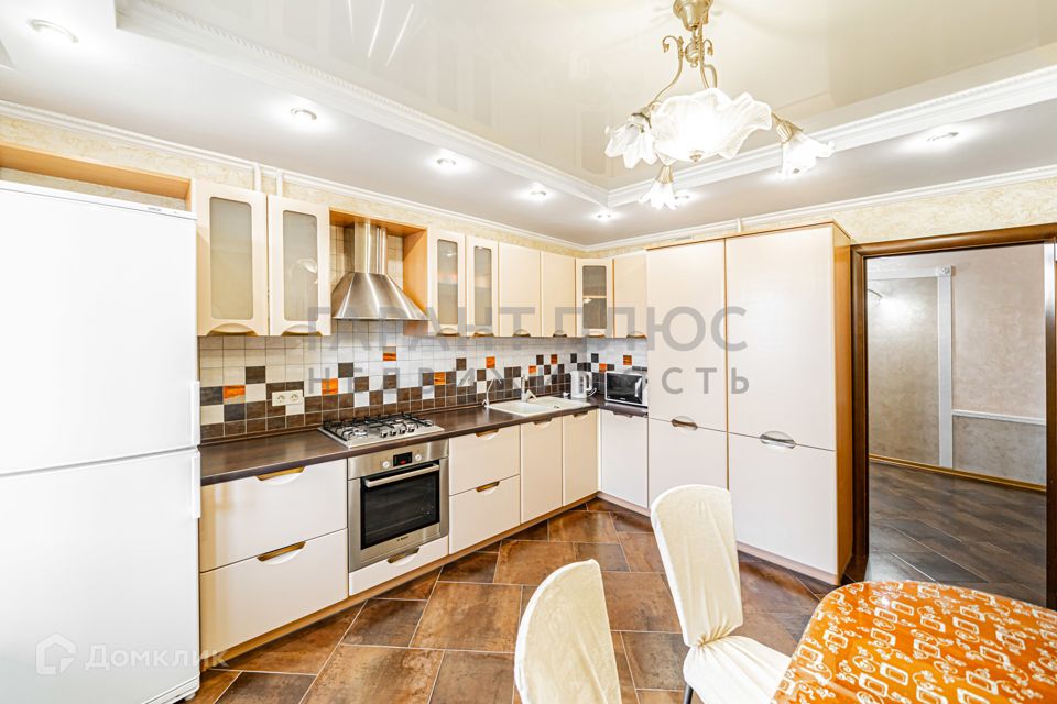 Сдаётся 3-комнатная квартира, 98 м²