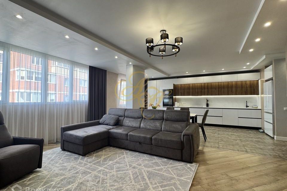 Продаётся 4-комнатная квартира, 130 м²