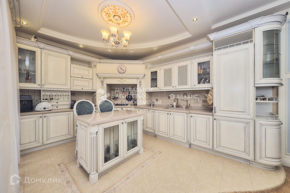 Продаётся 6-комнатная квартира, 181.5 м²