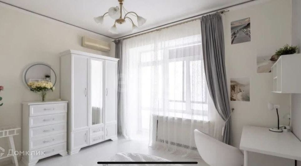 Продаётся 4-комнатная квартира, 141.2 м²
