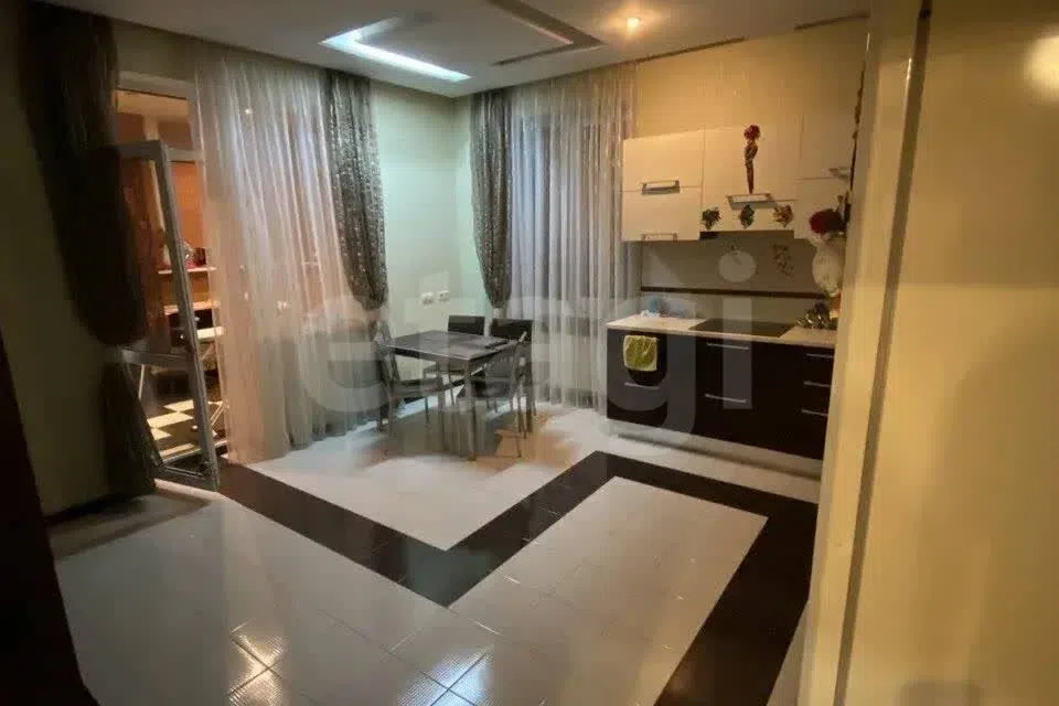 Продаётся 3-комнатная квартира, 126.8 м²