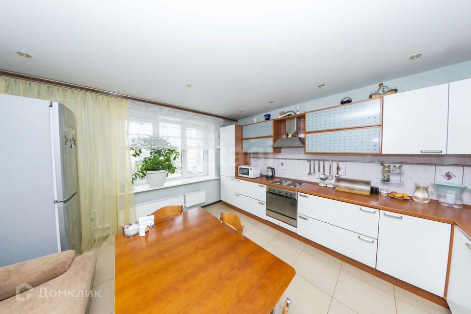 Продаётся 4-комнатная квартира, 126.1 м²